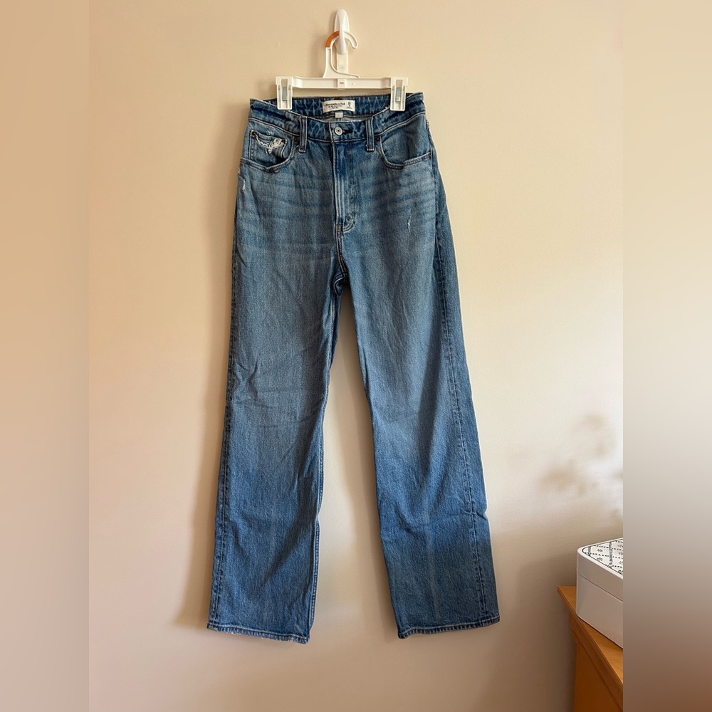 Abercrombie 90s Relaxed High Rise CurveLove Jeans